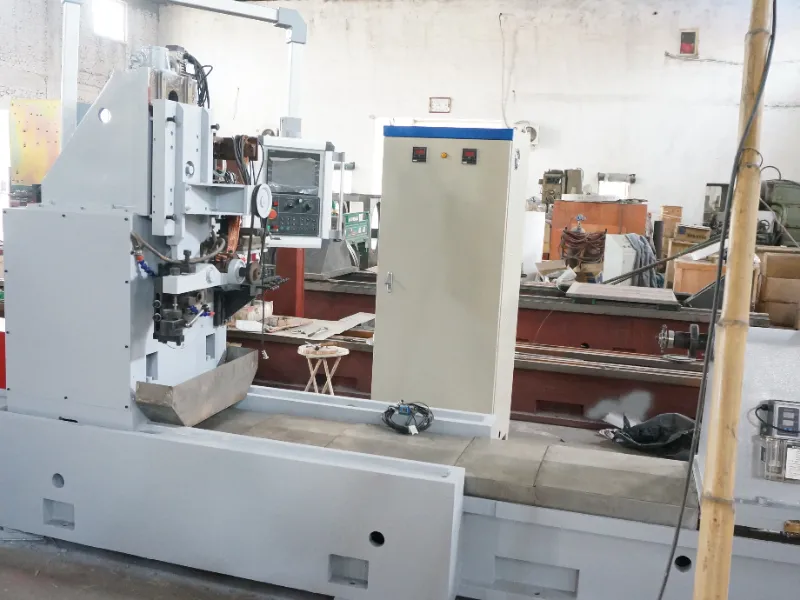 CNC machine for the manufacture of slit pipes HWJ200